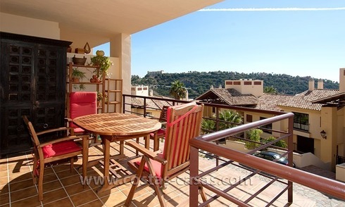 Te koop in Marbella - Benahavís: dubbel appartement aan de golf 