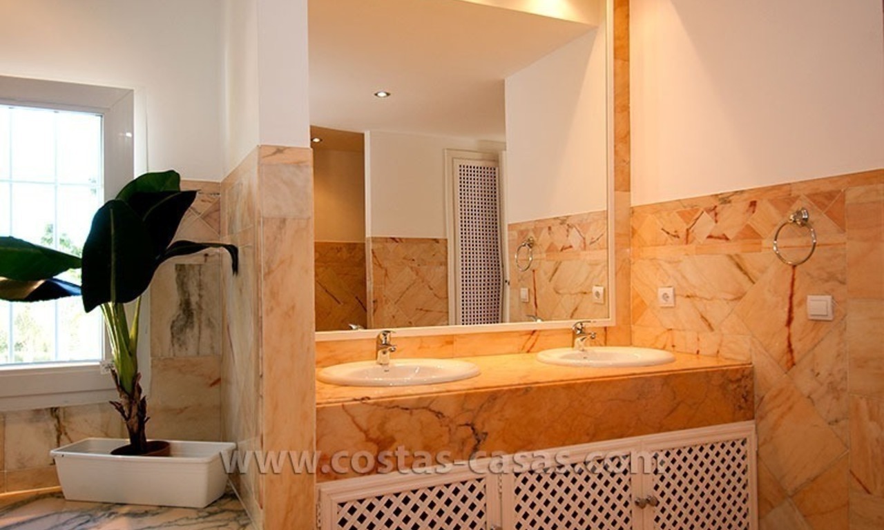 Te koop: Ruime, volledig toegeruste en gerenoveerde villa in Marbella stad 35