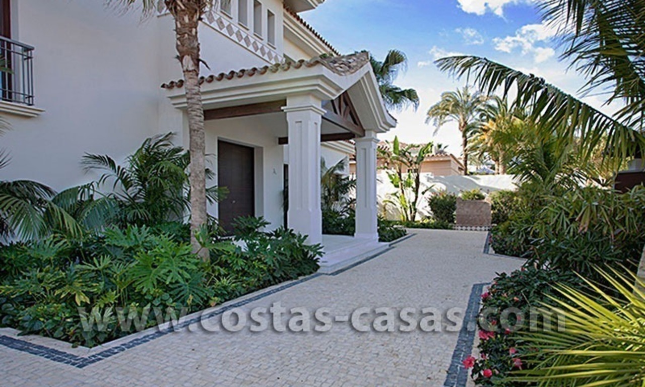 Te koop: Uitzonderlijk goed gelegen, nieuwe luxe villa in Nueva Andalucía, Marbella 1