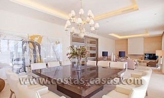 Te koop: Uitzonderlijk goed gelegen, nieuwe luxe villa in Nueva Andalucía, Marbella 3
