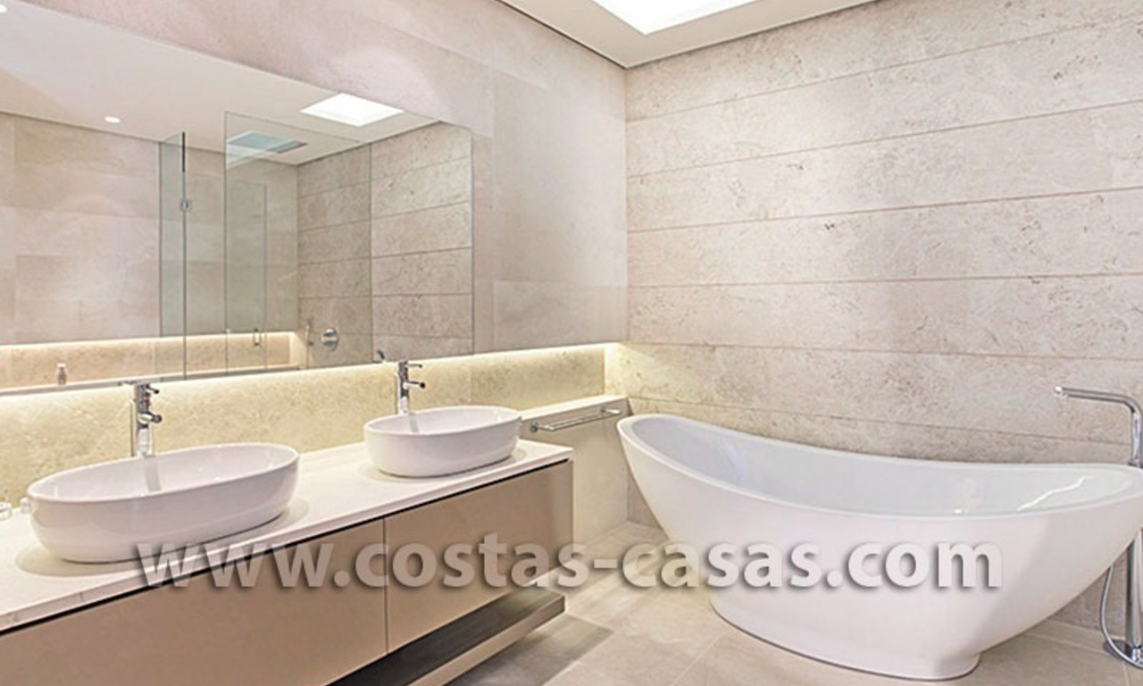 Te koop: Uitzonderlijk goed gelegen, nieuwe luxe villa in Nueva Andalucía, Marbella 14