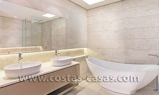 Te koop: Uitzonderlijk goed gelegen, nieuwe luxe villa in Nueva Andalucía, Marbella 14