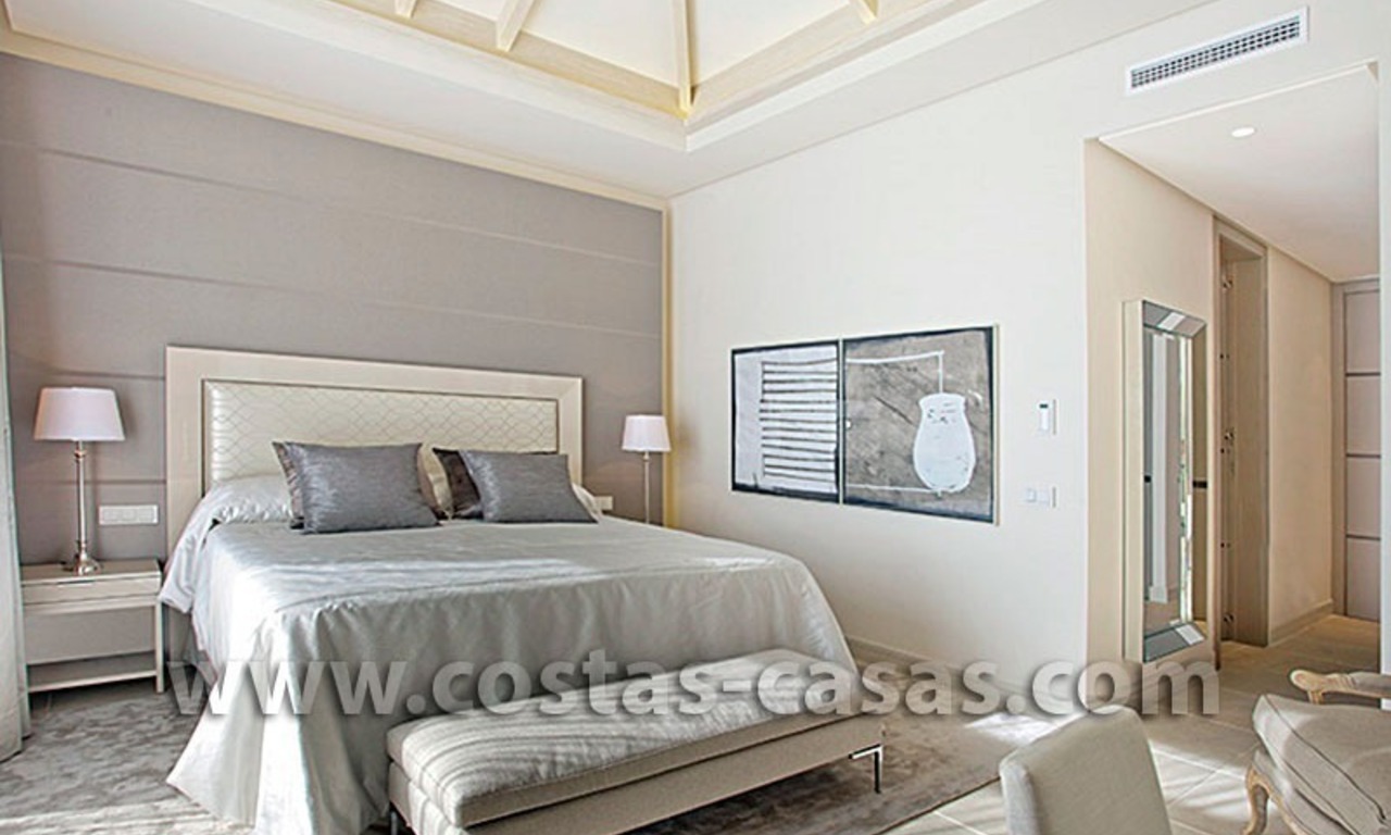 Te koop: Uitzonderlijk goed gelegen, nieuwe luxe villa in Nueva Andalucía, Marbella 10