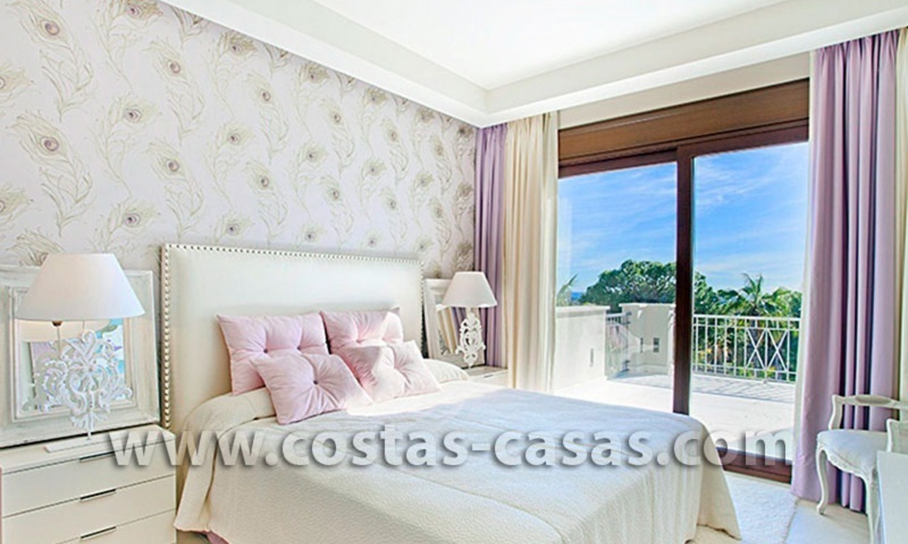 Te koop: Uitzonderlijk goed gelegen, nieuwe luxe villa in Nueva Andalucía, Marbella 12