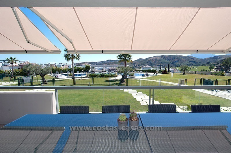 Te koop in het gebied van Marbella en Benahavís: modern, luxe golf appartement