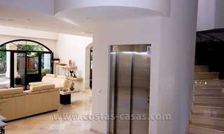 Te koop: Grote modern luxueuze villa nabij het strand in Marbella 10