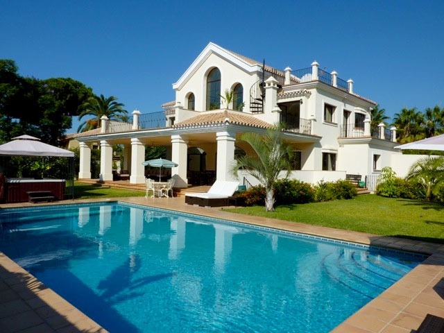 Te koop: Grote modern luxueuze villa nabij het strand in Marbella 