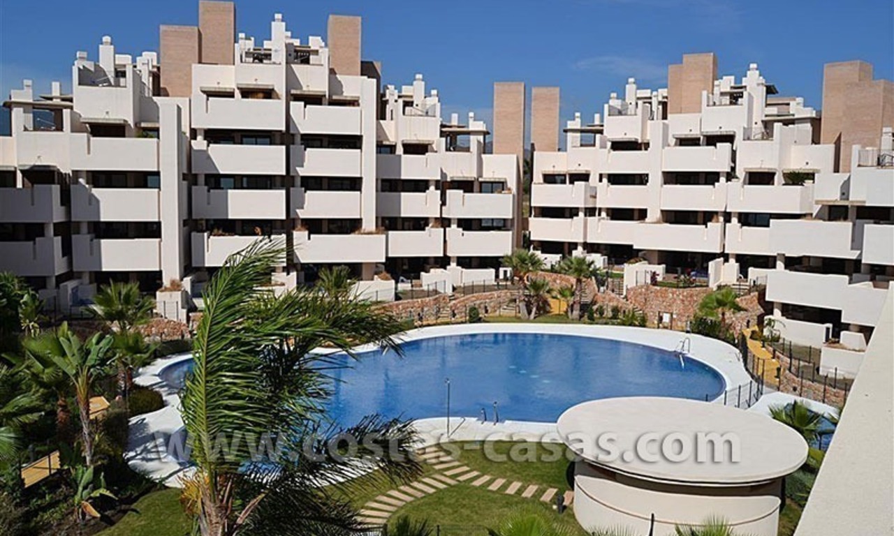 Moderne appartementen en penthouses te koop, eerstelijnstrand complex op de New Golden Mile, Marbella - Estepona 4
