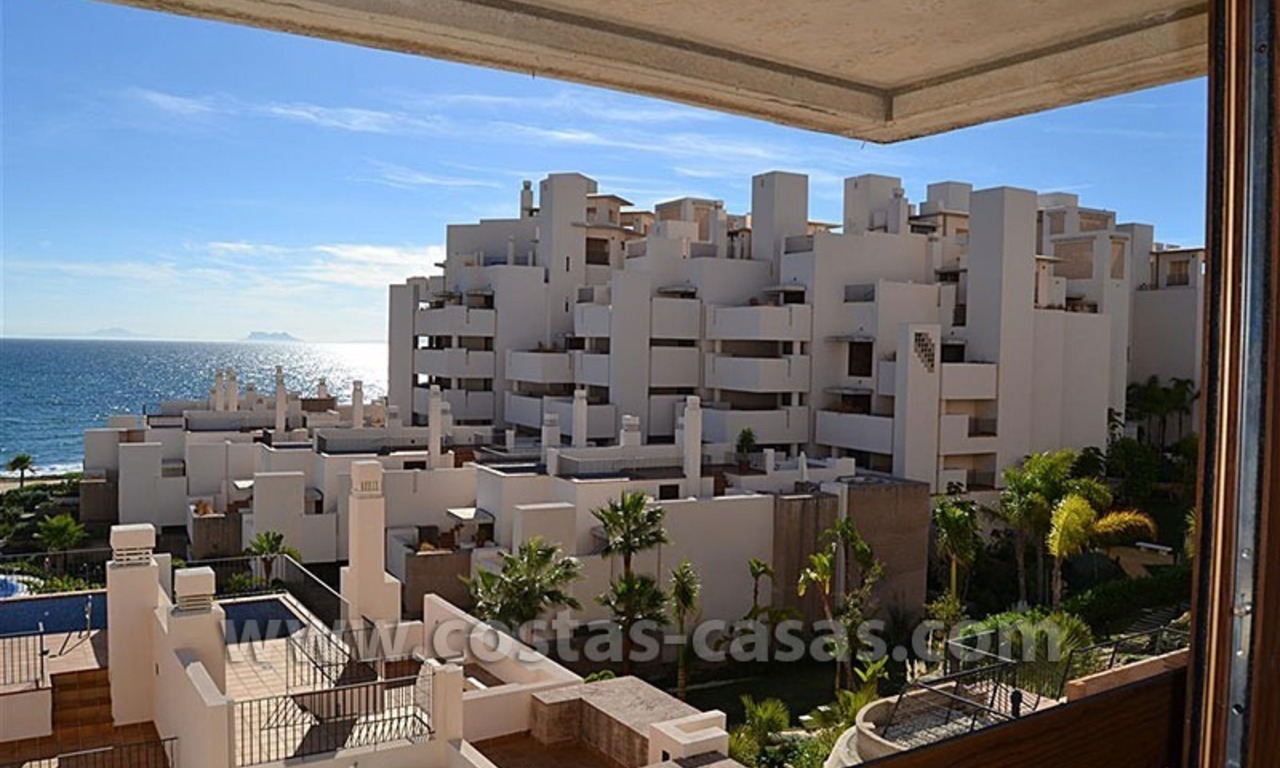 Moderne appartementen en penthouses te koop, eerstelijnstrand complex op de New Golden Mile, Marbella - Estepona 5