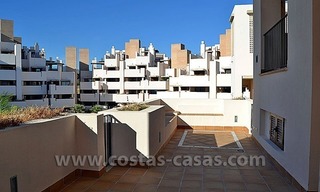 Moderne appartementen en penthouses te koop, eerstelijnstrand complex op de New Golden Mile, Marbella - Estepona 6