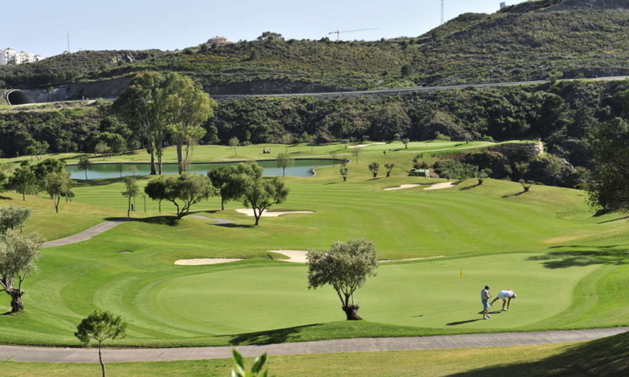 Te huur modern, luxe golf vakantie appartement, Marbella – Benahavis, Costa del Sol 32