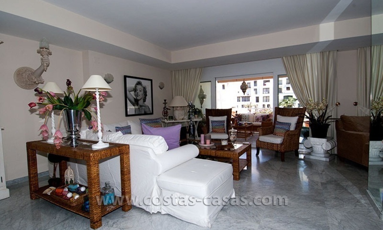 Te koop: Exclusief appartement in Playas del Duque – eerstelijns strandcomplex te Puerto Banús, Marbella 12