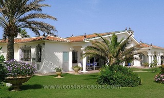 Eerstelijns strand villa te koop in Marbella 3