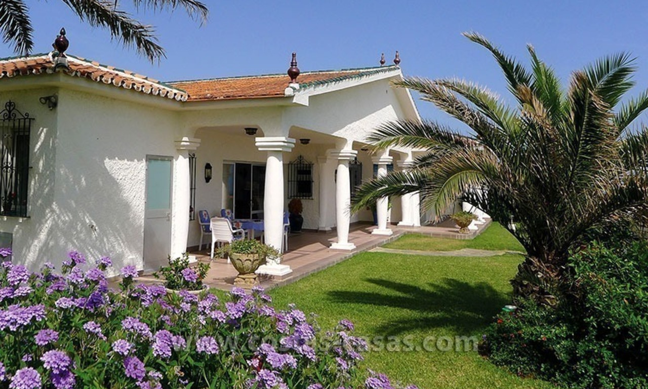 Eerstelijns strand villa te koop in Marbella 2