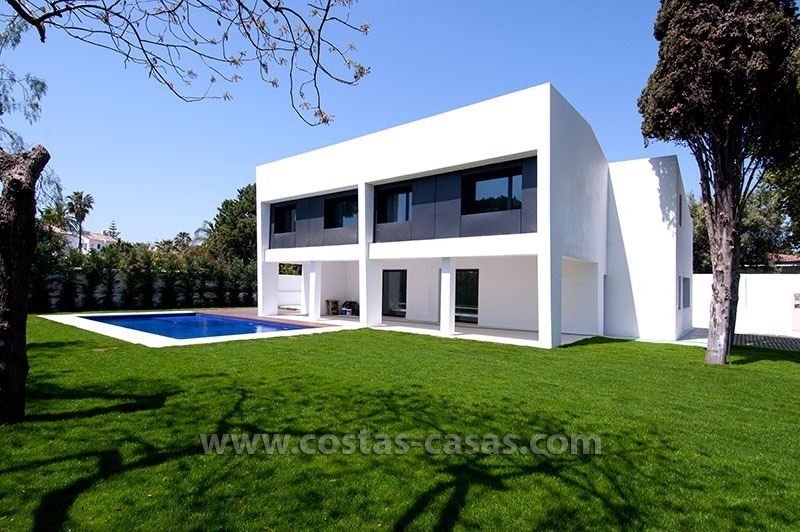 Niewe moderne luxe villa te koop vlakbij het strand in Marbella