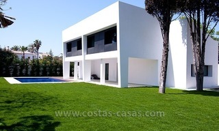 Niewe moderne luxe villa te koop vlakbij het strand in Marbella 1