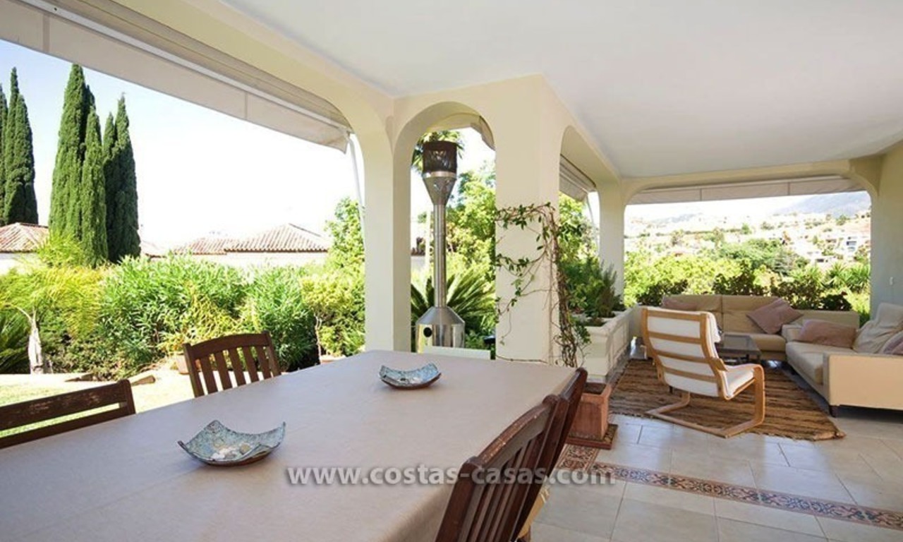 Koopje! Villa te koop nabij golfbanen in Nueva Andalucía, Marbella 1