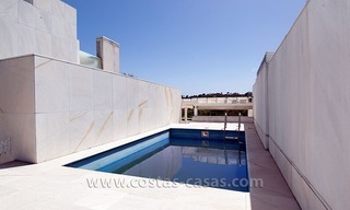 Te koop: Buitengewoon groot, riant en modern golfappartement in chique wooncomplex te Marbella 7