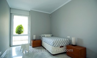 Te koop: Buitengewoon groot, riant en modern golfappartement in chique wooncomplex te Marbella 16