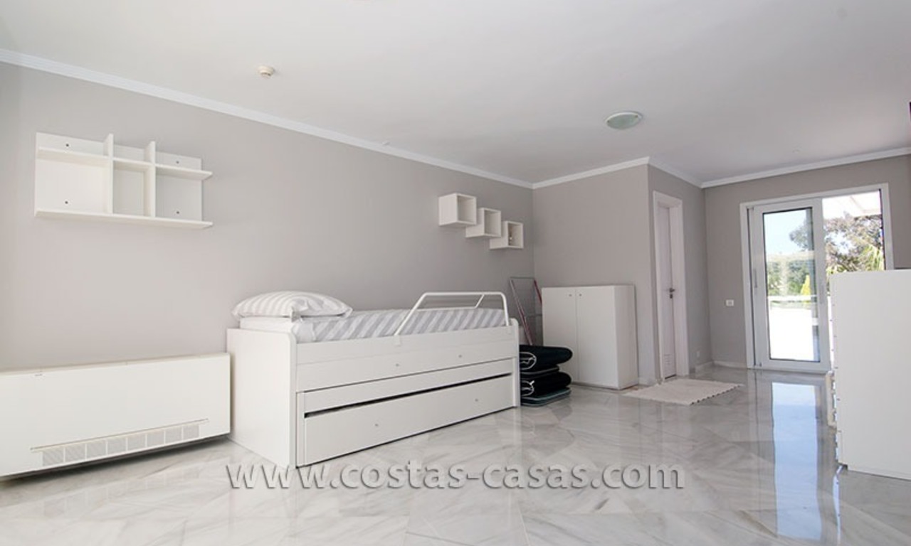 Te koop: Buitengewoon groot, riant en modern golfappartement in chique wooncomplex te Marbella 19