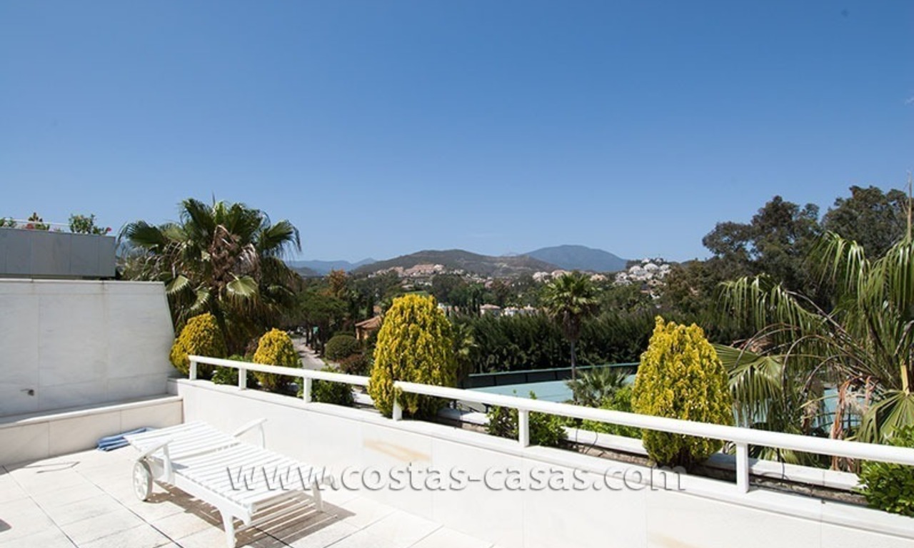 Te koop: Buitengewoon groot, riant en modern golfappartement in chique wooncomplex te Marbella 2