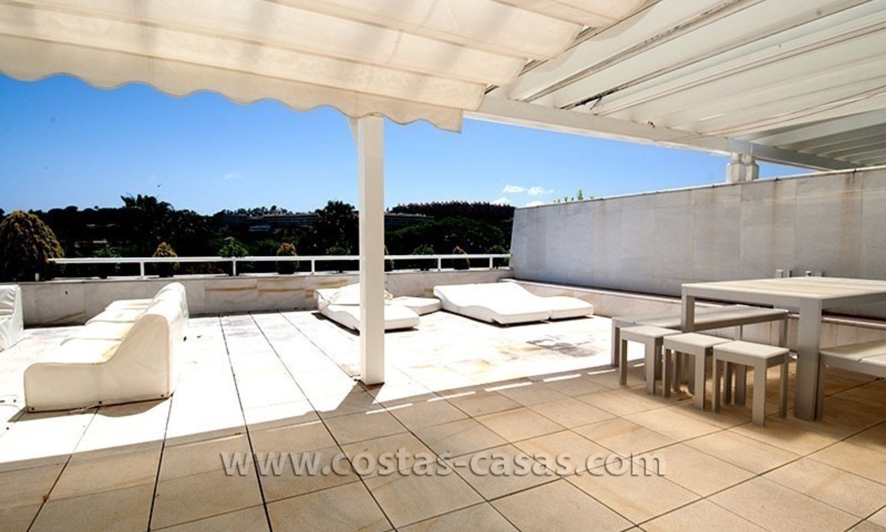 Te koop: Buitengewoon groot, riant en modern golfappartement in chique wooncomplex te Marbella 6