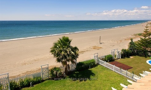 Eerstelijn strand huis te huur voor vakantie tussen Marbella en Estepona, Costa del Sol, Spanje 