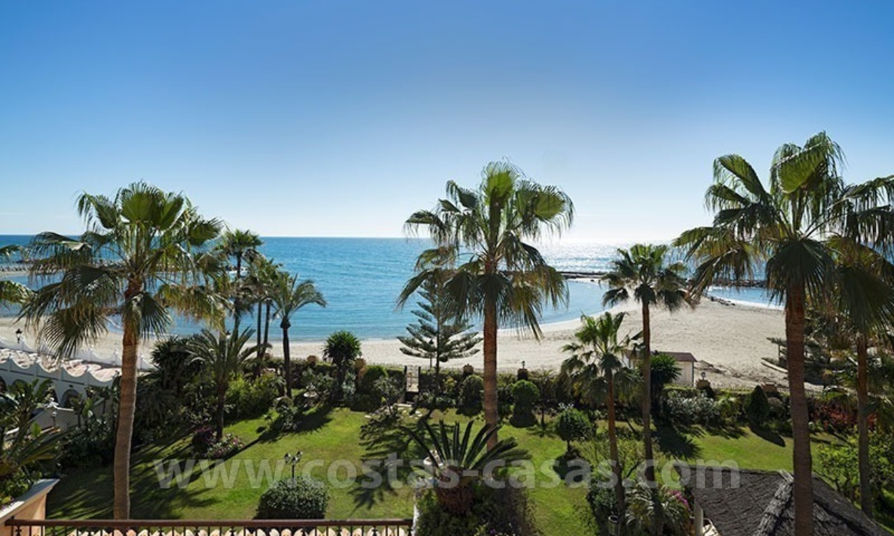 Exclusief beachfront penthouse te koop in Puerto Banus, Marbella 1