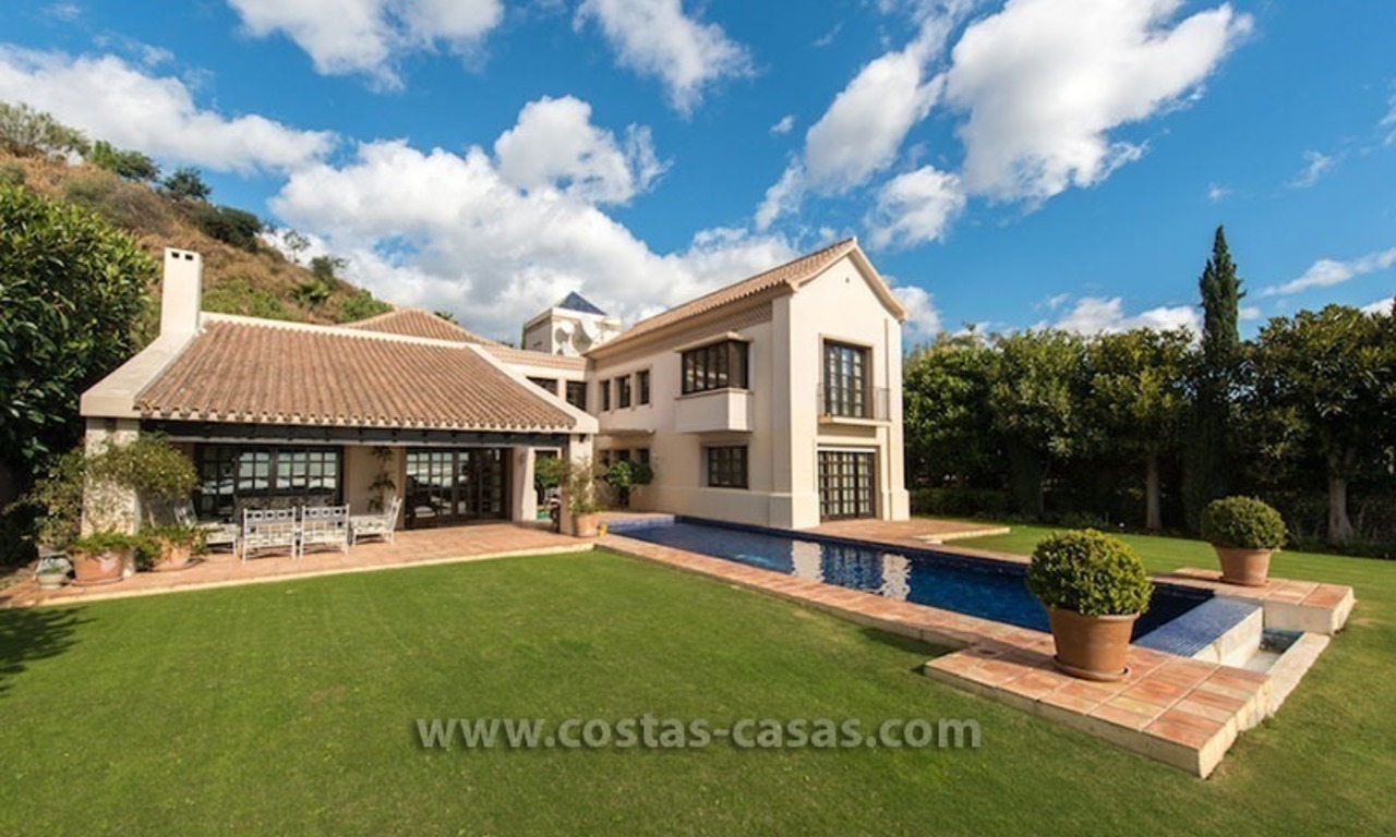 Te koop: Luxueuze villa nabij golfbanen te Benahavís – Marbella 0