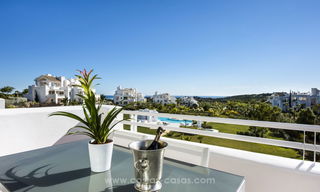 Moderne Mediterrane appartementen te koop met een eigen privé lagune aan de Costa del Sol 20073 