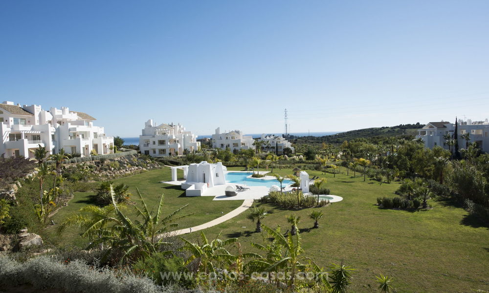Moderne Mediterrane appartementen te koop met een eigen privé lagune aan de Costa del Sol 20074