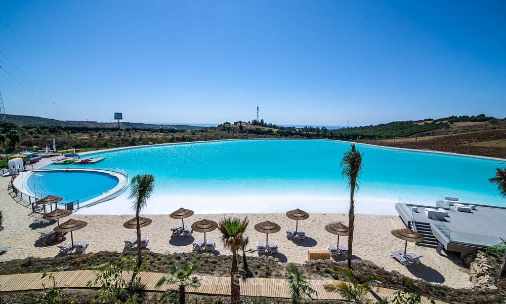 Moderne Mediterrane appartementen te koop met een eigen privé lagune aan de Costa del Sol 20086