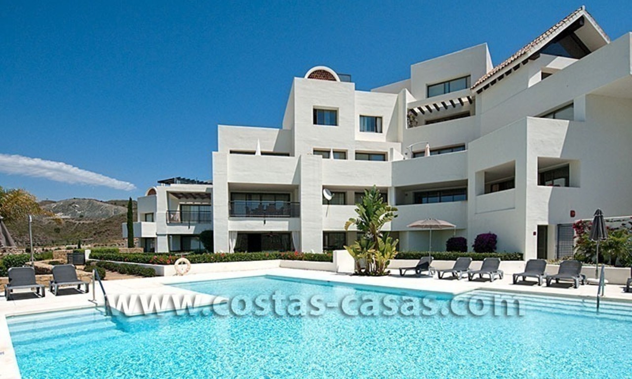 Te koop: Luxe, modern eerstelijns golfappartement te koop op een 5-sterren golfresort in de driehoek Marbella – Benahavís – Estepona 1