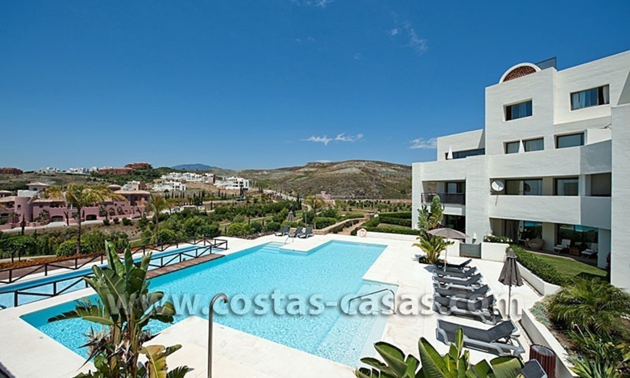 Te koop: Luxe, modern eerstelijns golfappartement te koop op een 5-sterren golfresort in de driehoek Marbella – Benahavís – Estepona 2