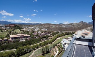 Te huur voor vakantie: Nagelnieuw modern luxe appartement met fantastisch zeezicht op golfresort tussen Marbella en Estepona 1