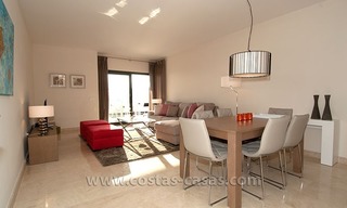 Te huur voor vakantie: Nagelnieuw modern luxe appartement met fantastisch zeezicht op golfresort tussen Marbella en Estepona 11