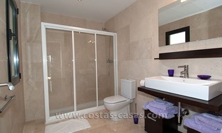 Te huur voor vakantie: Nagelnieuw modern luxe appartement met fantastisch zeezicht op golfresort tussen Marbella en Estepona 21