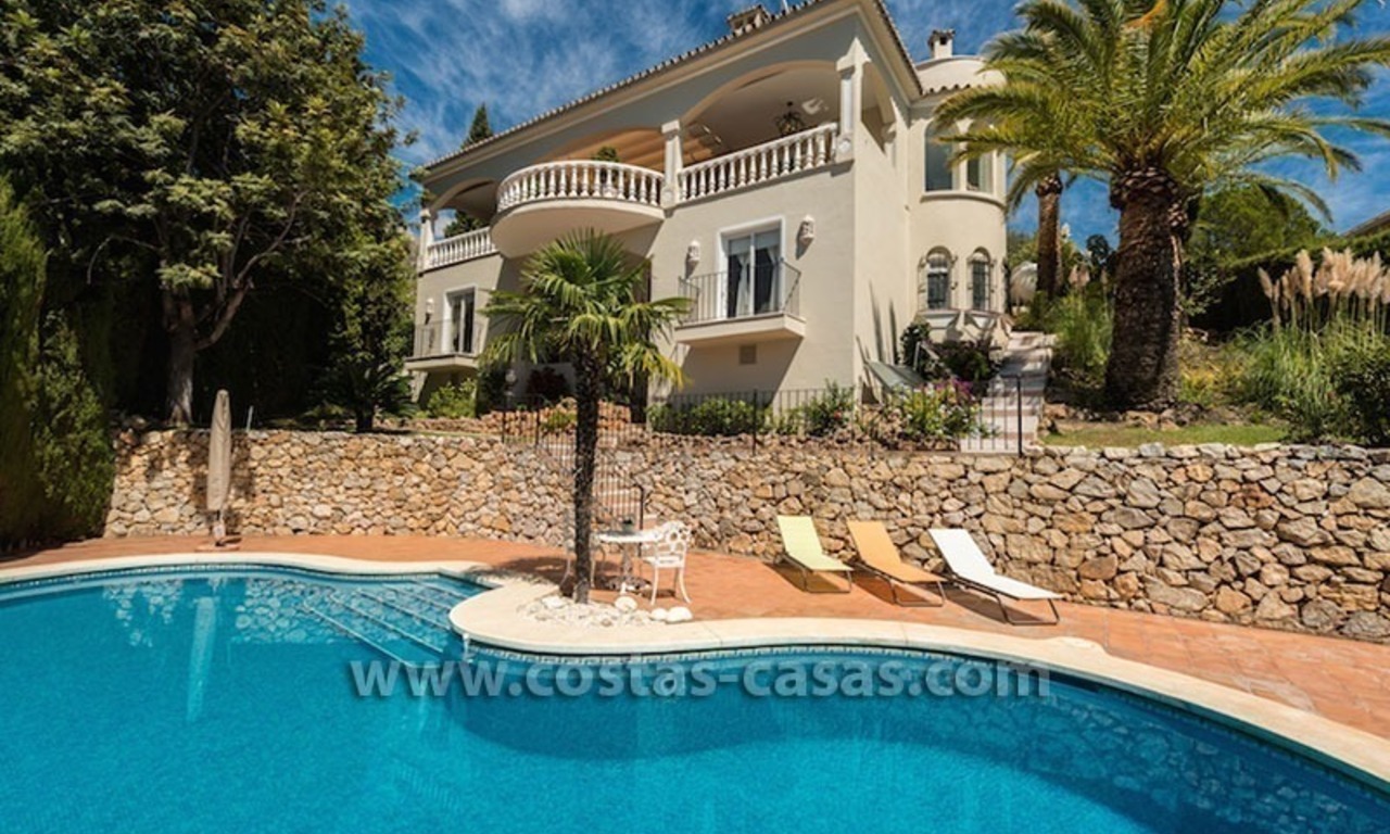 Luxueuze villa te koop op de Golden Mile in Marbella 0