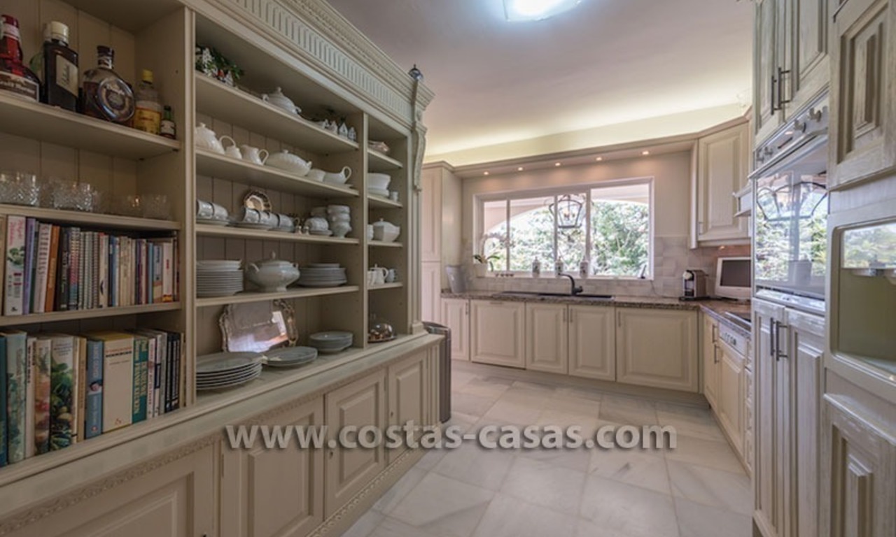 Luxueuze villa te koop op de Golden Mile in Marbella 3