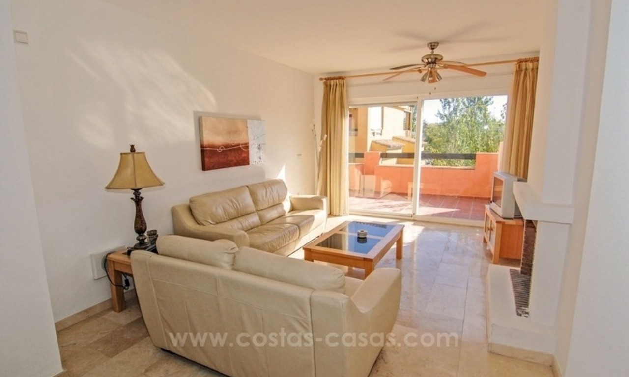 Luxe penthouse te koop in een eerstelijn golf complex in Guadalmina, San Pedro, Marbella 10