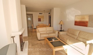 Luxe penthouse te koop in een eerstelijn golf complex in Guadalmina, San Pedro, Marbella 11