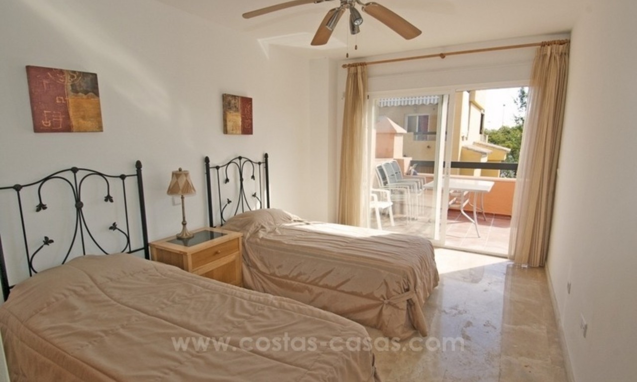 Luxe penthouse te koop in een eerstelijn golf complex in Guadalmina, San Pedro, Marbella 15