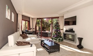 Luxe tuin appartement te koop, eerstelijn strand complex, New Golden Mile, Marbella – Estepona 1