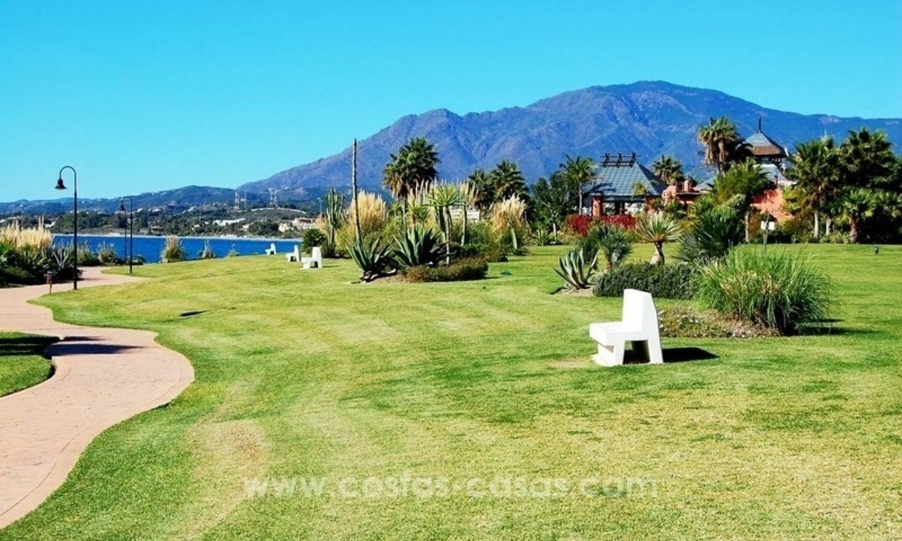 Luxe tuin appartement te koop, eerstelijn strand complex, New Golden Mile, Marbella – Estepona 31