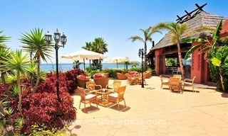 Luxe tuin appartement te koop, eerstelijn strand complex, New Golden Mile, Marbella – Estepona 36