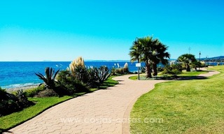 Luxe eerstelijn strand hoek appartement te koop, New Golden Mile, Marbella - Estepona 23