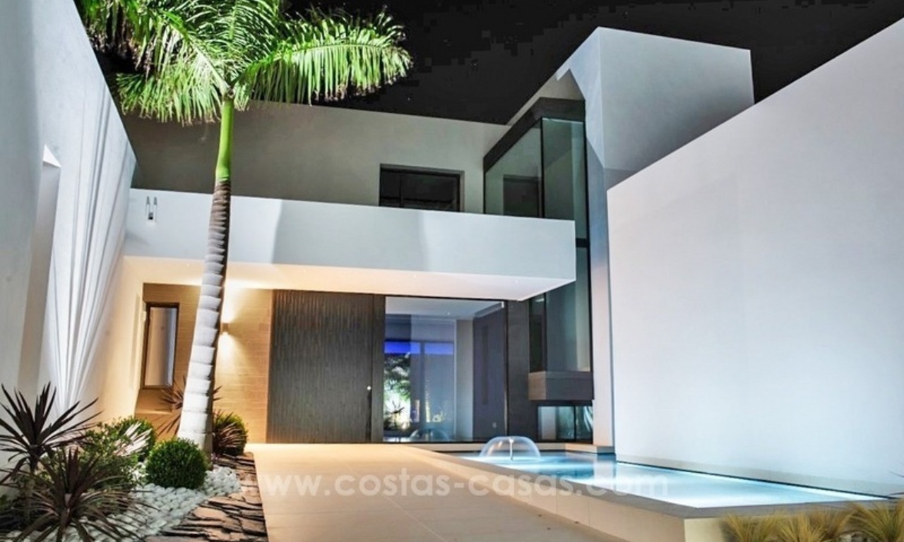 Nieuwe moderne villa te koop op de Golden Mile te Marbella 3