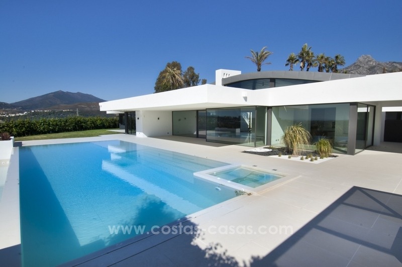 Nieuwe moderne villa te koop op de Golden Mile in Marbella