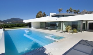 Nieuwe moderne villa te koop op de Golden Mile in Marbella 0
