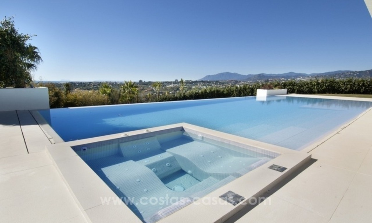 Nieuwe moderne villa te koop op de Golden Mile in Marbella 3